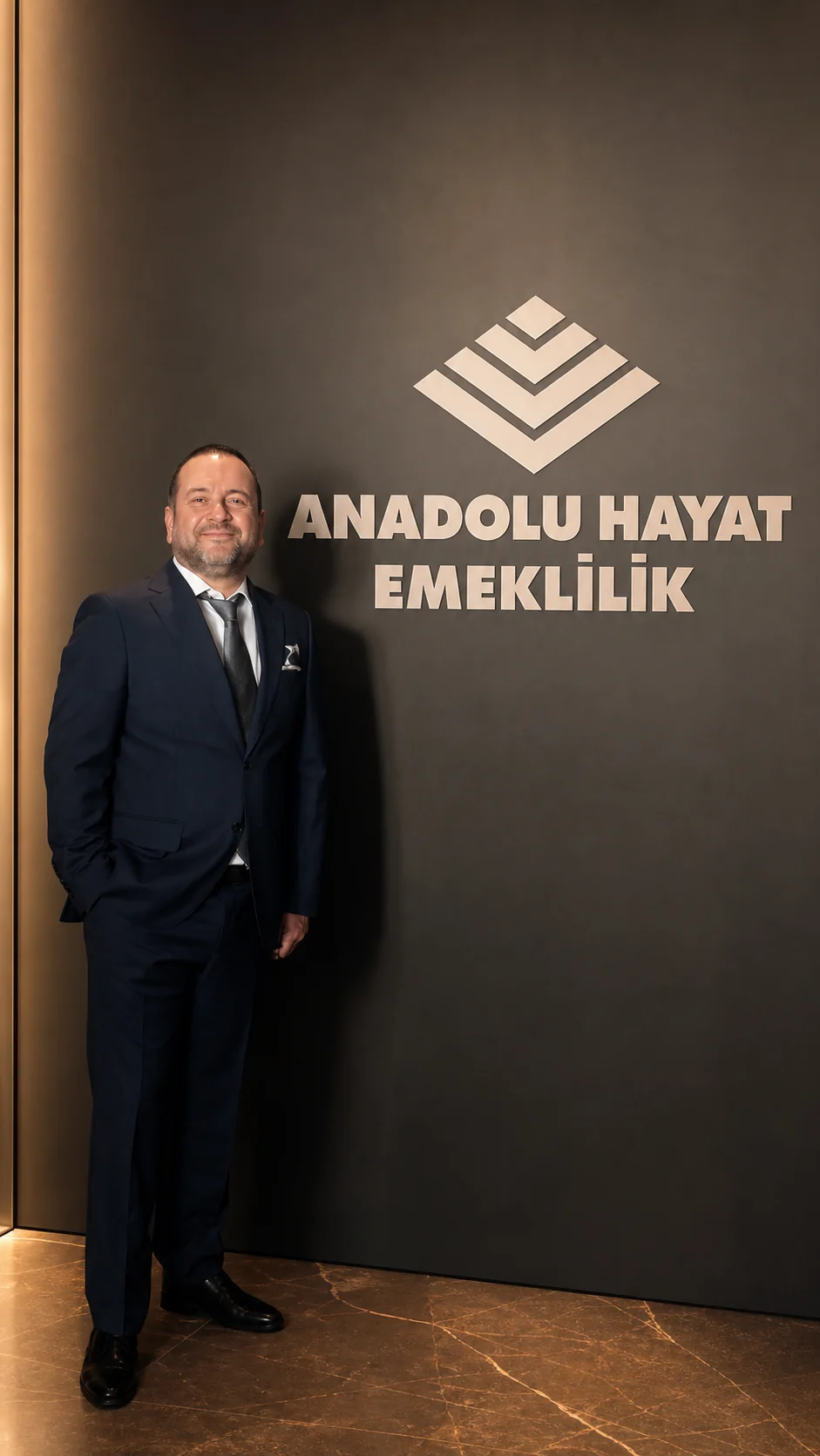 Aksinefe Sigorta erkek danışman portresi